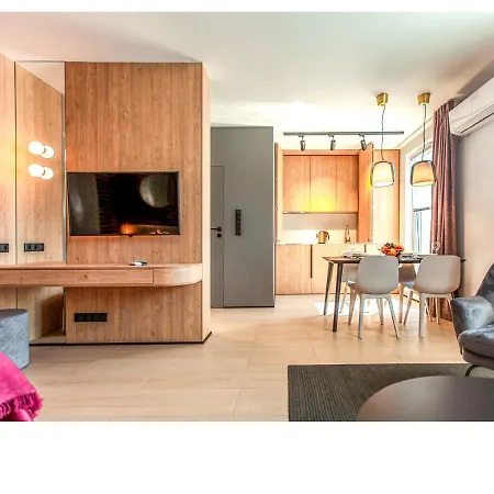 Megi & Greg Apartment *