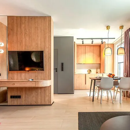 Megi & Greg Lägenhet